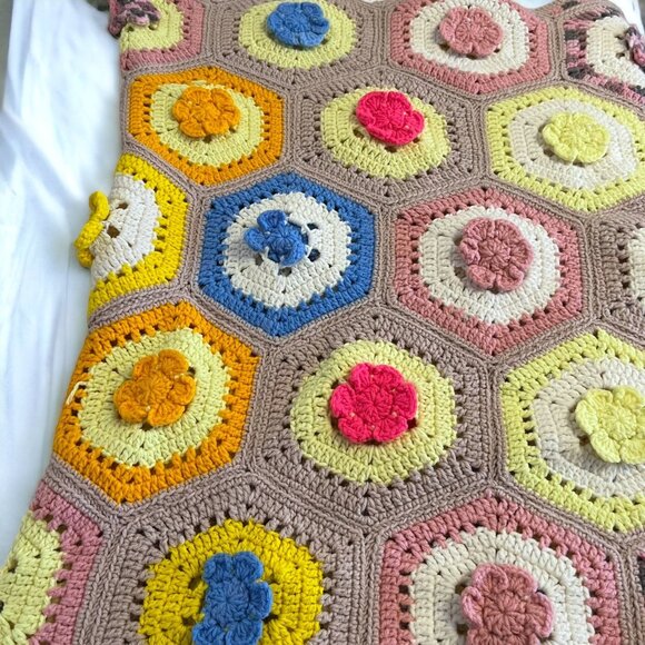 Handmade Crochet Floral Hexagon‎ Throw Blanket - Picture 1 of 8